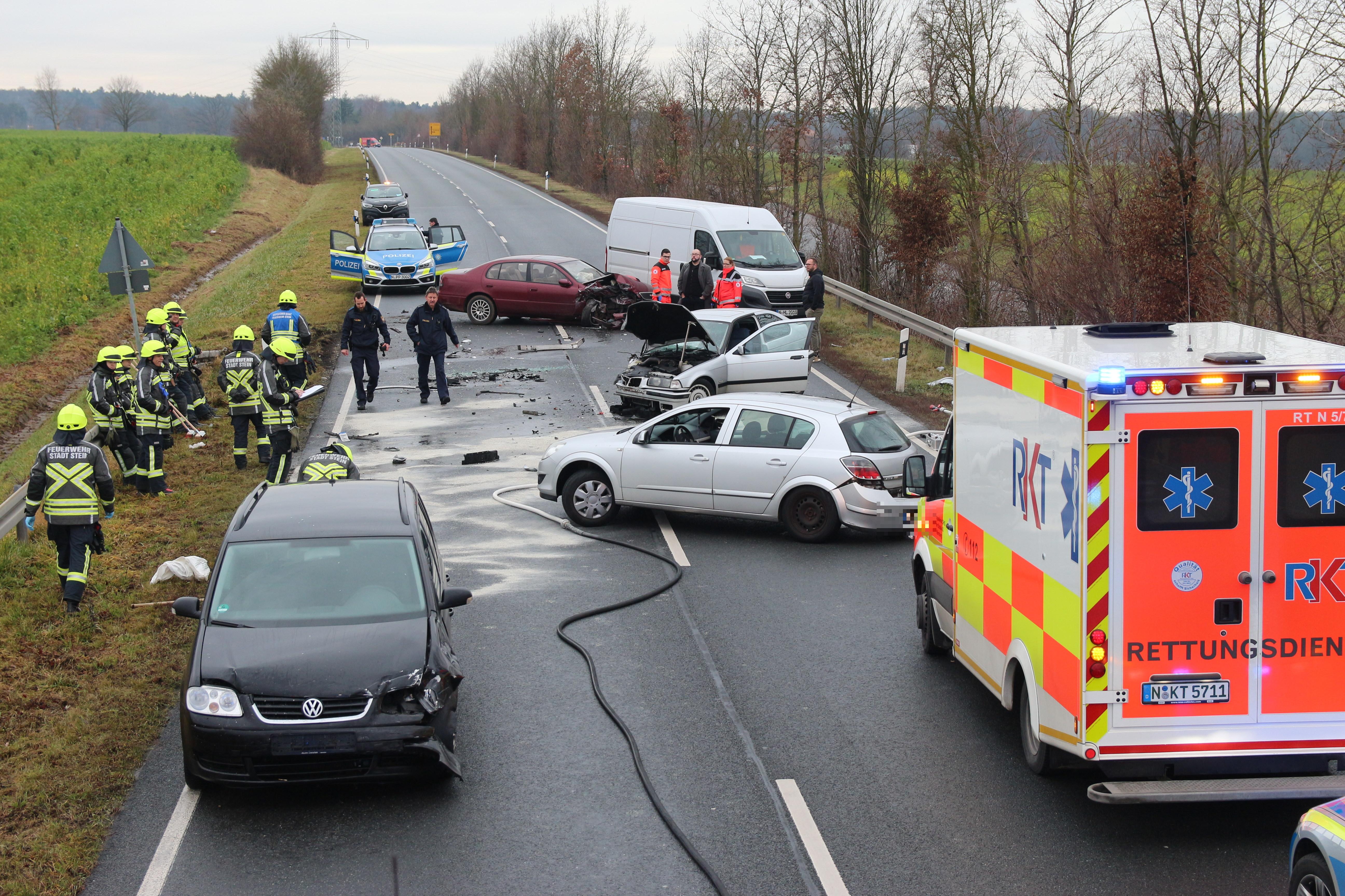 Trummerfeld Bei Stein Funf Autos Kollidieren Auf B14 Furth Nordbayern