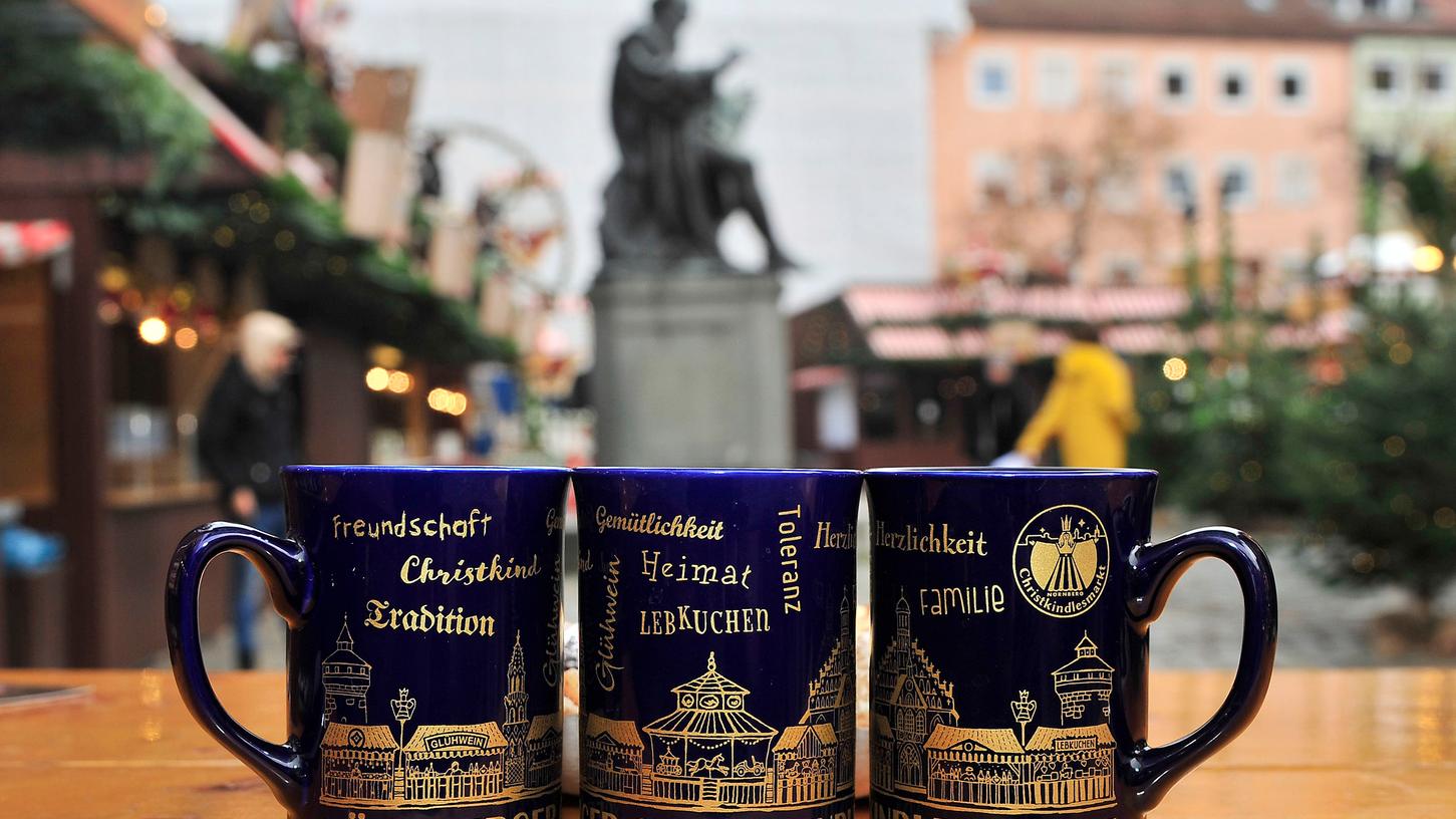 Die Tassen auf dem Nürnberger Christkindlesmarkt begeistern jedes Jahr mit neuen Motiven.
