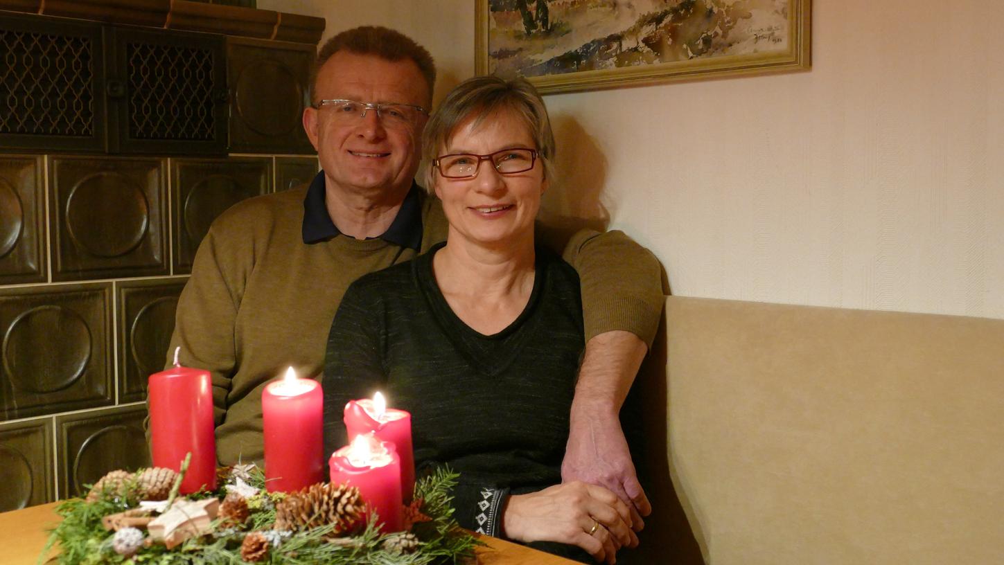 Maria und Josef Neukam aus Körbeldorf. Die Weihnachtszeit ist für sie besonders wertvoll. Beide genießen die Adventszeit mit klassischer Musik und Kerzenschein.