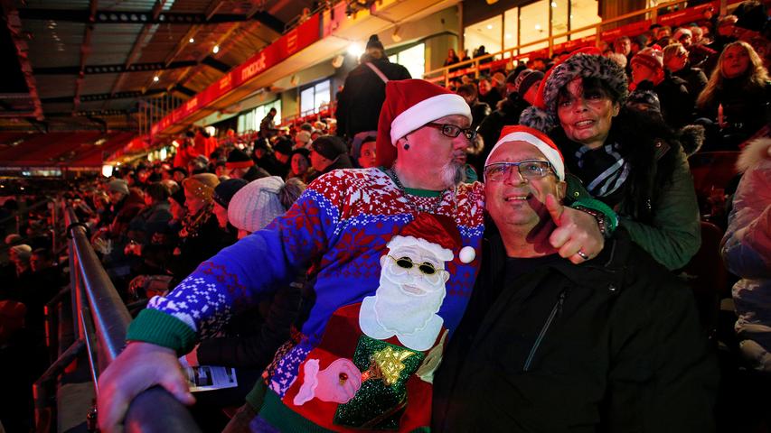 Gänsehaut im Stadion: Tausende trafen sich zum Adventssingen