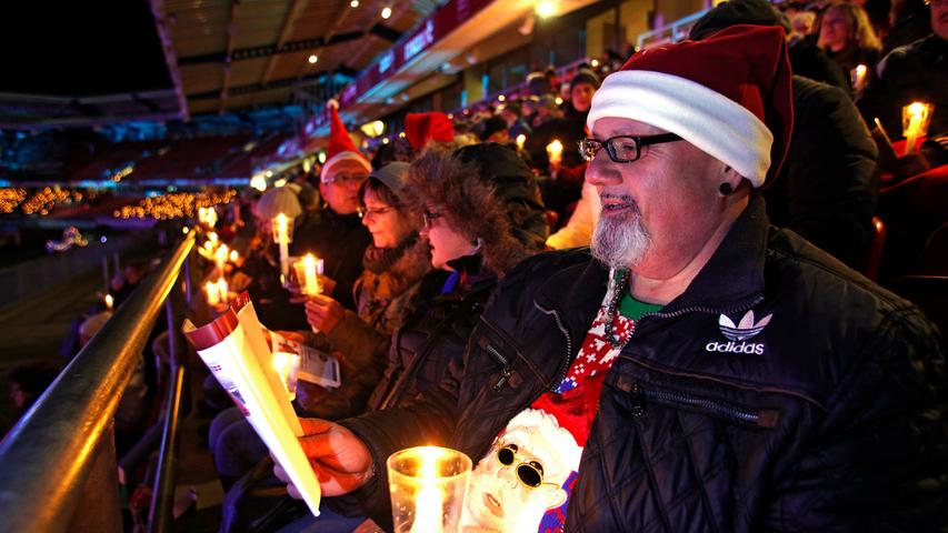 Gänsehaut im Stadion: Tausende trafen sich zum Adventssingen