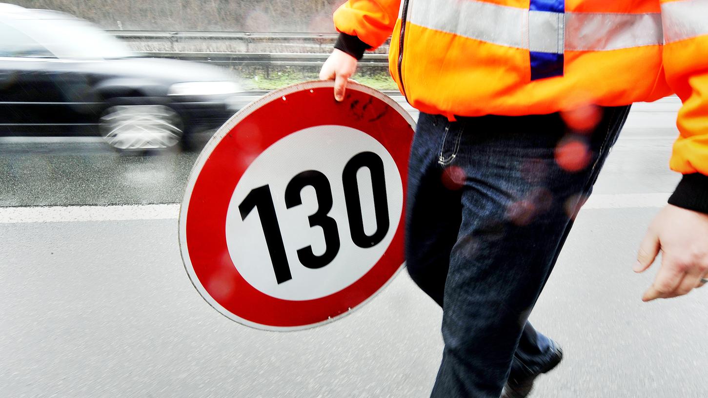 Die Einführung eines allgemeinen Tempolimits auf deutschen Autobahnen wird kontrovers diskutiert.