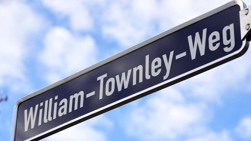 2019 war ein Jahr der Rückkehrer, aber auch ein Jahr der Geschichte bei der SpVgg: Der letzte deutsche Meistertitel liegt genau 90 Jahre zurück. 1929 war William Townley zwar nicht mehr Trainer bei der SpVgg, den Weg zum letzten Titel hat er aber dennoch noch entscheidend mitbereitet. Mit einem William-Townley-Weg in der Nähe des Ronhofs ehrt auch die Stadt diesen legendären Trainer.