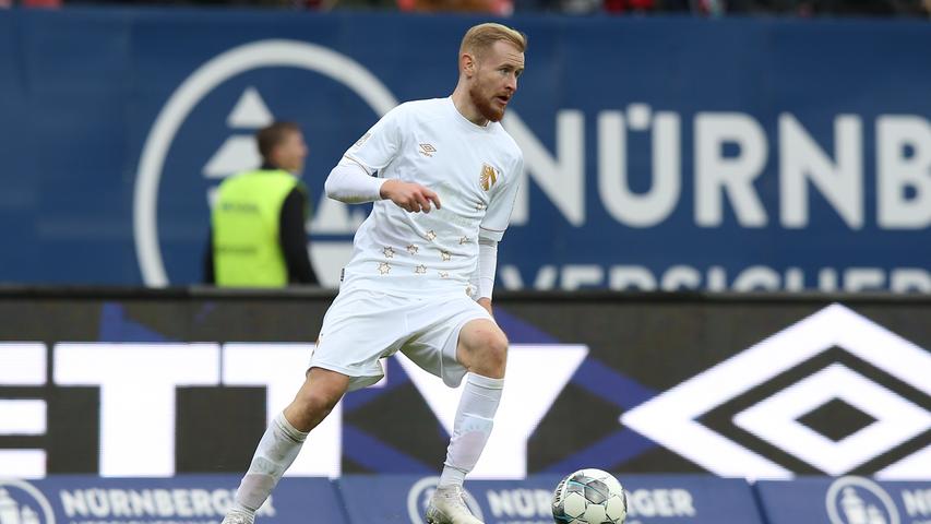 In der kompletten Saison suchten sie beim Club nach Spielern für die offensive Außenbahn. Dass der offensive Außenbahnspieler Sebastian Kerk als Antwort nie eine Rolle spielte, sagt alles. Unschönes Ende seiner zweiten Zeit beim Club, die so vielversprechend begonnen hatte. Redaktion: 5 | User: 5,4 (889 Stimmen) In der kompletten Saison suchten sie beim Club nach Spielern für die offensive Außenbahn. Dass der offensive Außenbahnspieler Sebastian Kerk als Antwort nie eine Rolle spielte, sagt alles. Unschönes Ende seiner zweiten Zeit beim Club, die so vielversprechend begonnen hatte. Redaktion: 5 | User: 5,4 (889 Stimmen)