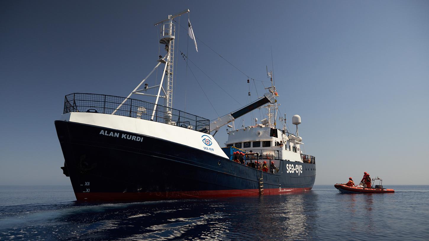 So kann die Alan Kurdi keine Menschen aus Seenot retten: Das Schiff der Organisation Sea Eye liegt im Hafen von Palermo. Die italienischen Sicherheitsbehörden führen Sicherheitsmängel an, die ein Auslaufen verhindern.