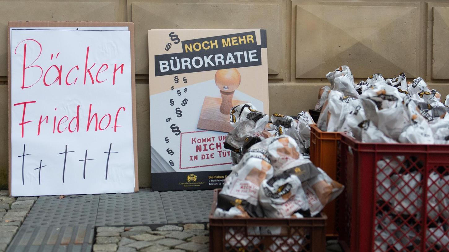 In Niedersachsen demonstrierten Bäcker jüngst vor dem Landtag. "Die Bürokratie hat überhand genommen", sagt auch Roland Streicher, Bäckermeister in Großhabersdorf.
