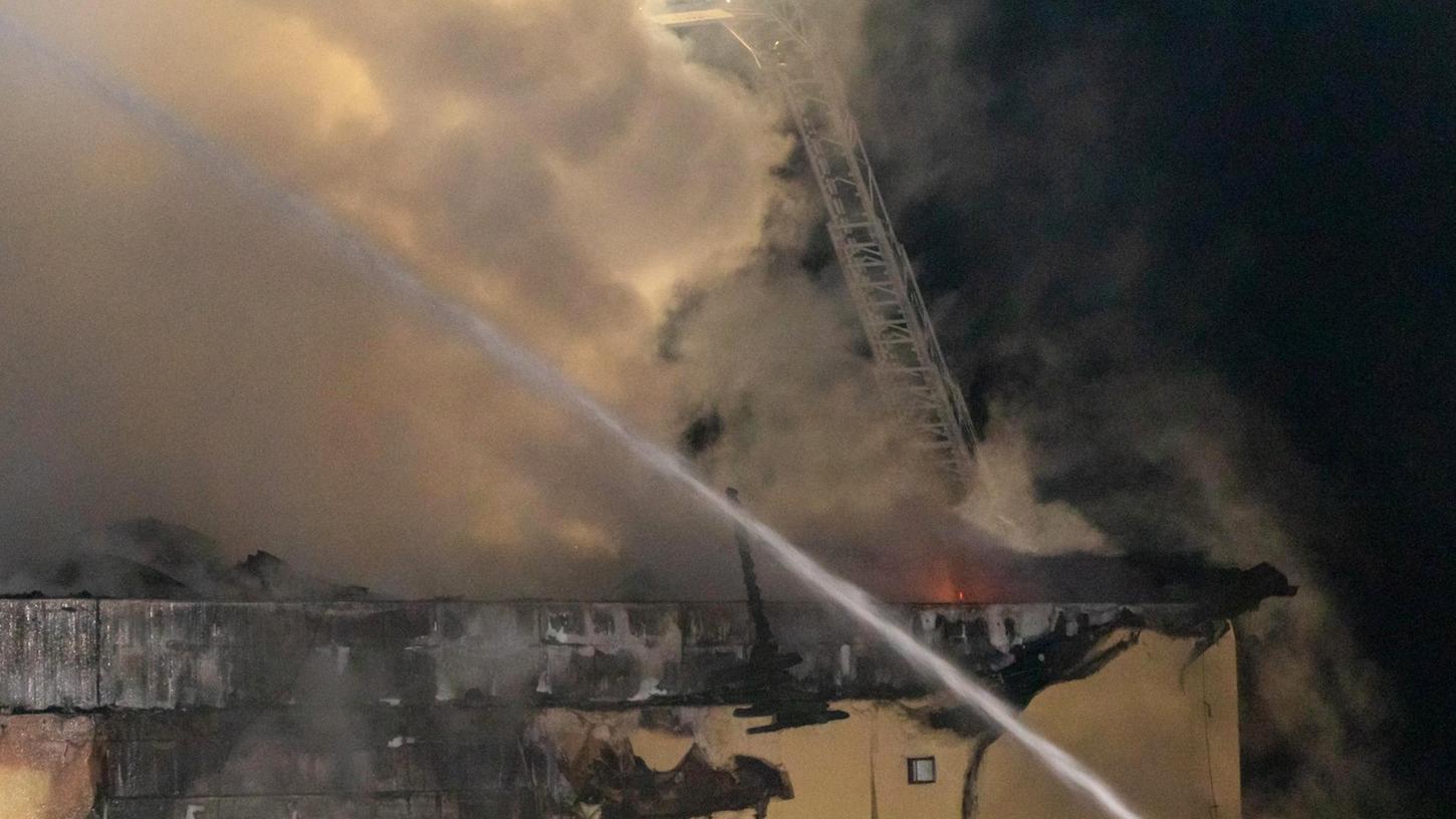 Das Hallenbad wurde durch die Flammen komplett zerstört.