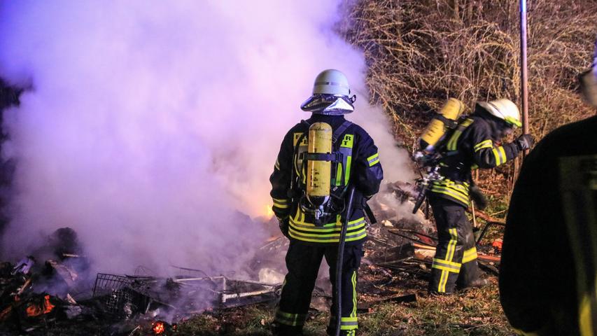 Nach Explosion: Wohnwagen in Pettstadt nur noch Schutt und Asche