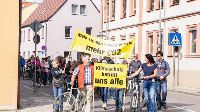 Im September rufen Fridays for Futures auch die Erwachsenen dazu auf, für mehr Klimaschutz zu demonstrieren. In Gunzenhausen gehen für dieses Ziel mehr als 300 Menschen auf die Straße.