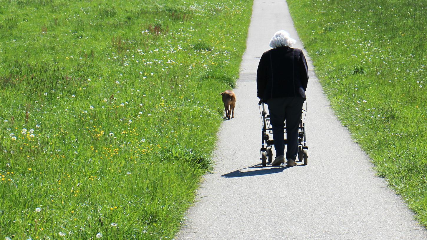 Die 82-Jährige kam mit Kopfverletzungen ins Krankenhaus. Die 82-Jährige kam mit Kopfverletzungen ins Krankenhaus.