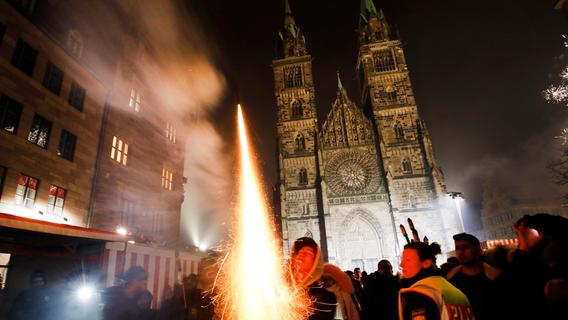 Raketen, Silvestival und viel Party: Die Silvester-Bilder aus Nürnberg