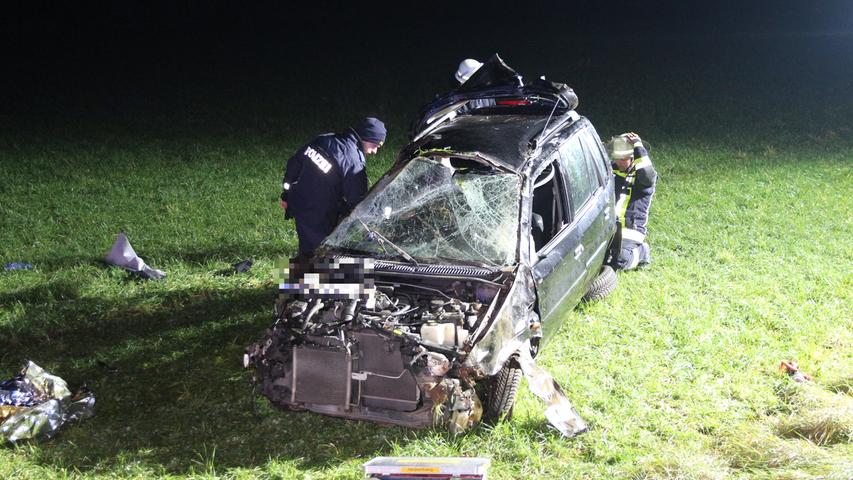 Auto überschlägt sich im Landkreis Fürth: Mann schwer verletzt
