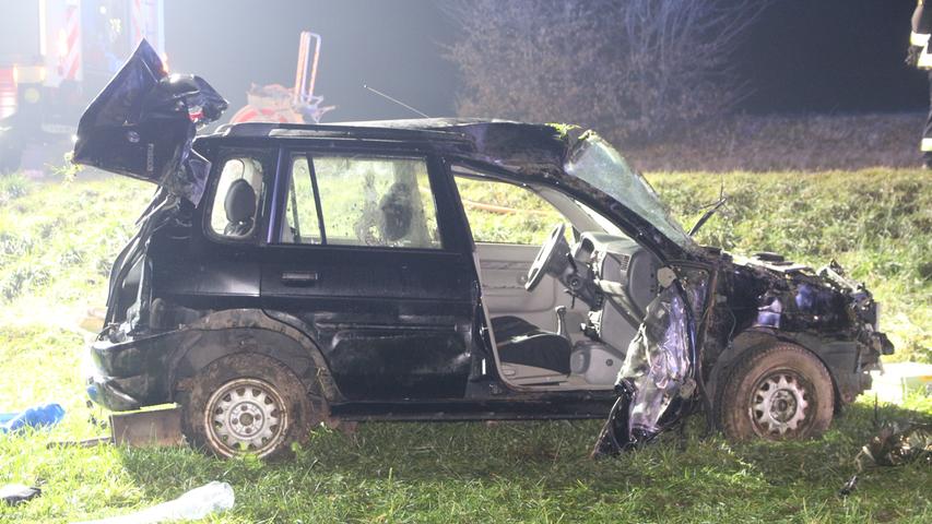 Auto überschlägt sich im Landkreis Fürth: Mann schwer verletzt