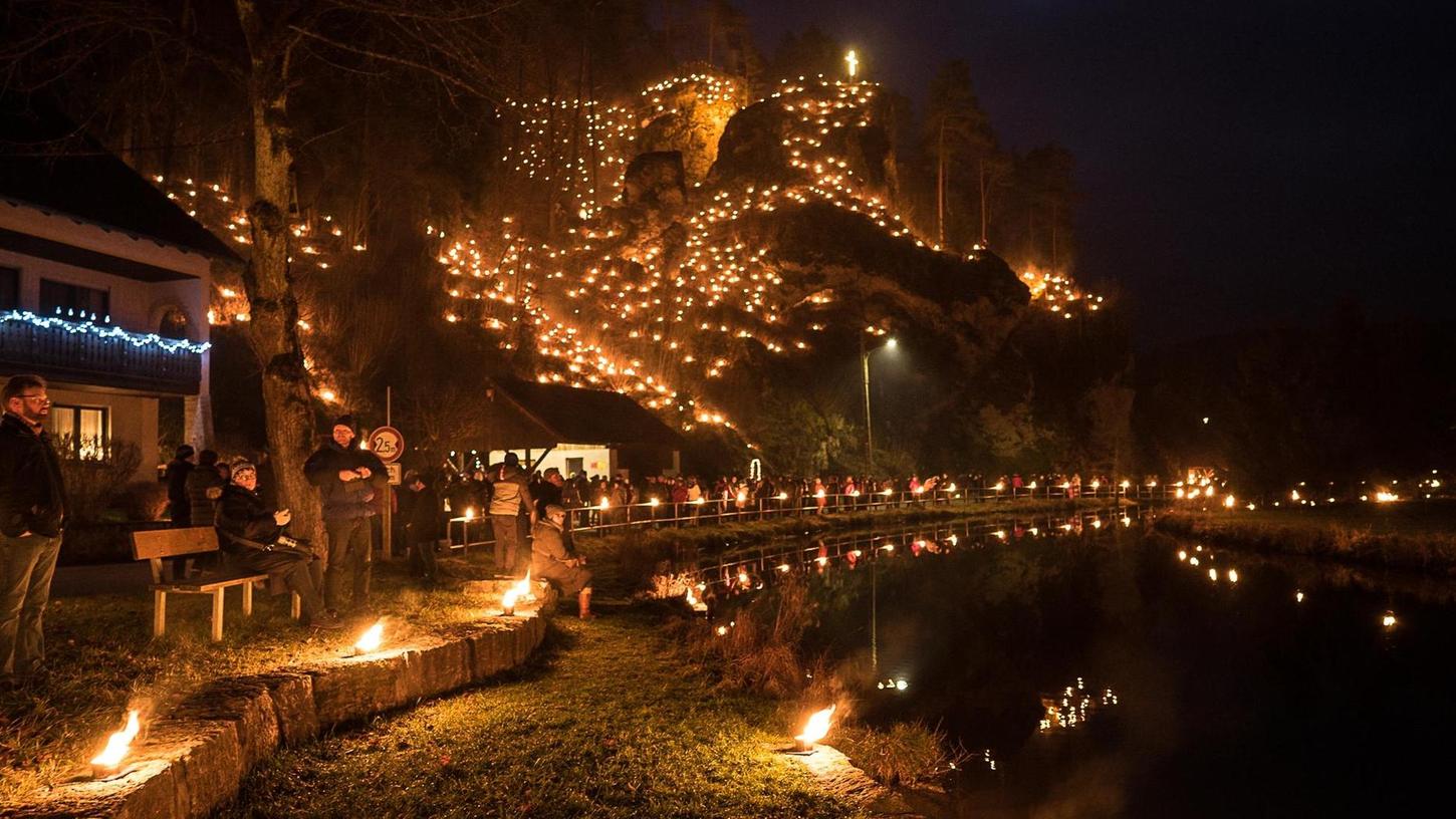 Die Hänge rund um Nankendorf waren beim Fest der Ewigen Anbetung von tausenden Lichtern beleuchtet. Könnte die Tradition Immaterielles Kulturerbe der UNESCO werden? 