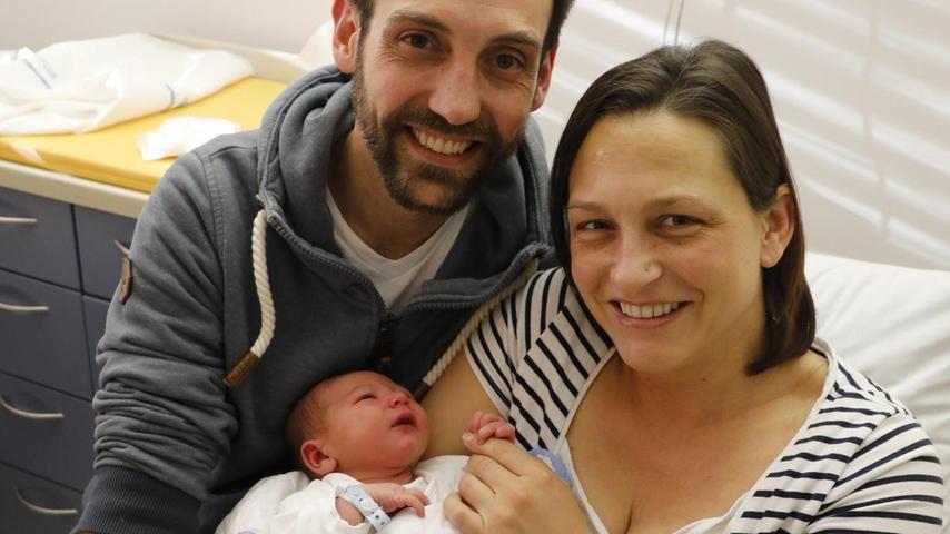 Das erste Neugeborene des Jahres 2020 in Nürnberg heißt Finn Edward Roberts: Er kam um 0.11 Uhr in der Klinik Hallerwiese auf die Welt. 53 Zentimeter groß und 3670 Gramm schwer: Geraldine und Glen Roberts freuen sich über ihren Sohn Finn Edward, der das erste Neugeborene in Nürnberg 2020 ist.