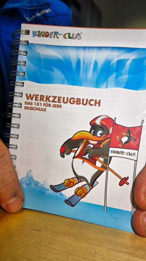 Auch ein Werkzeugbuch für Skilehrer gibt es für die Bobo-Kurse.
