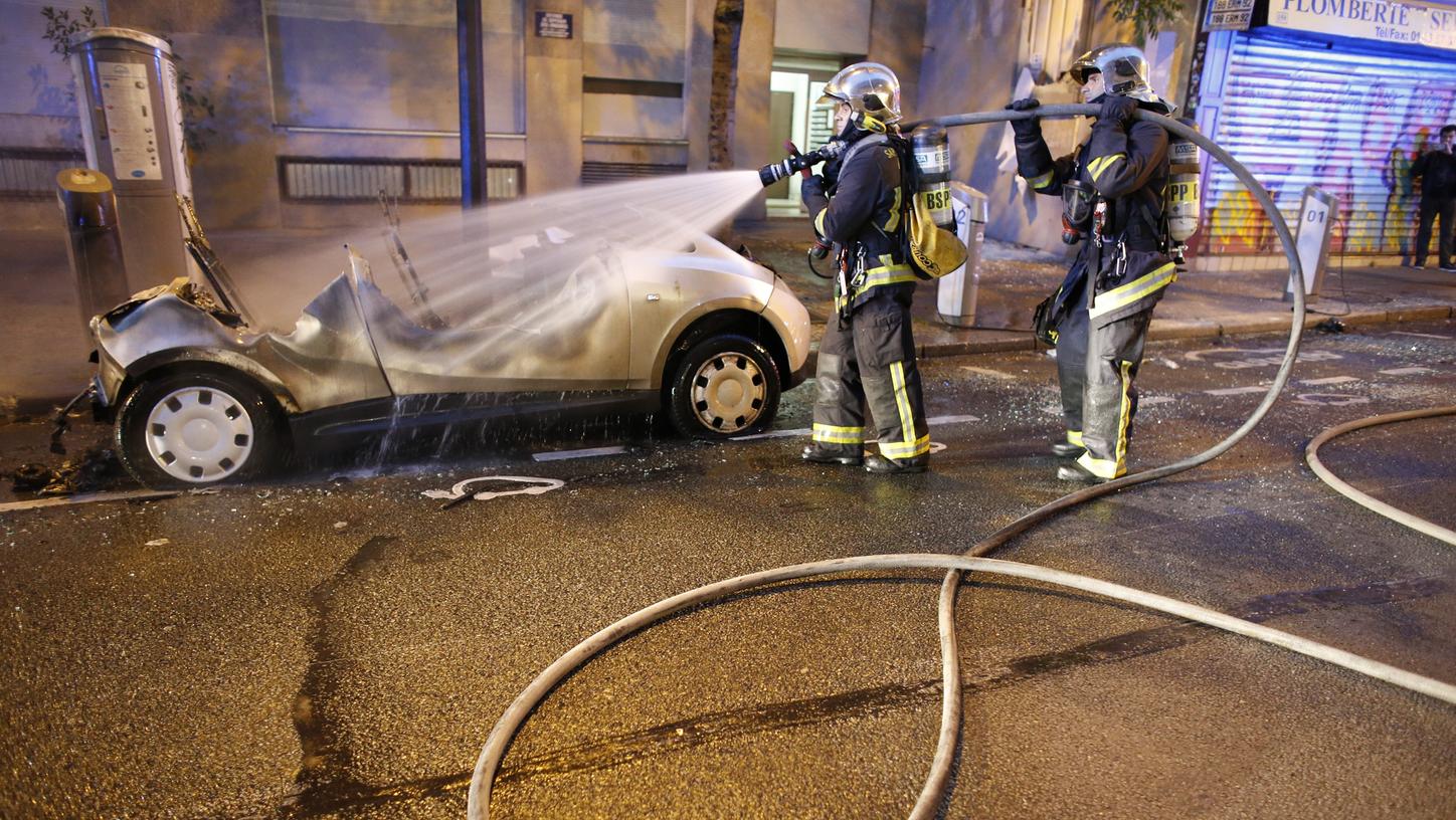 Brennende Akkus bei E-Autos: Feuerwehren bereiten sich vor