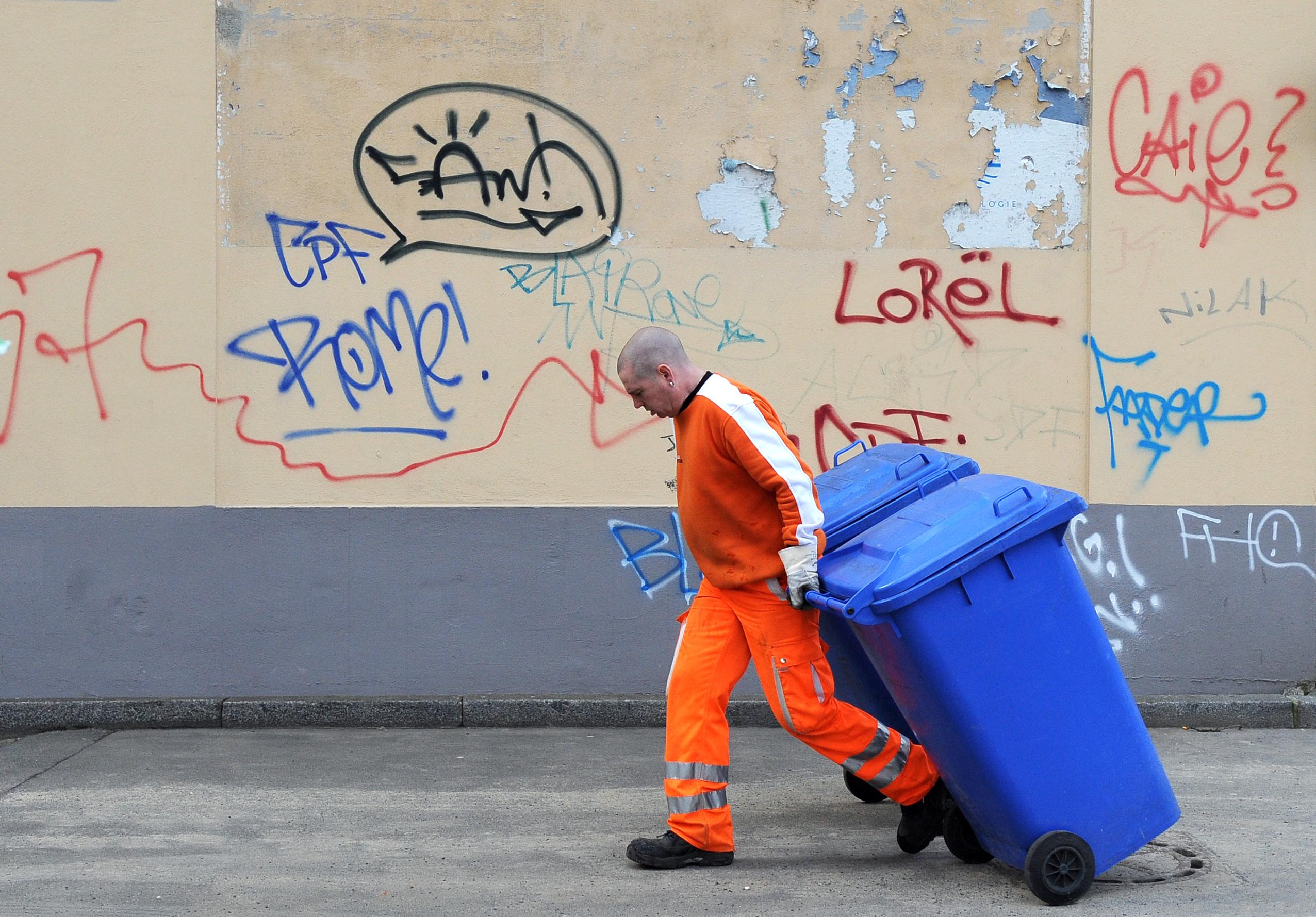 Kassenbelege bestehen häufig aus Thermopapier, dessen Beschichtung Chemikalien enthalten. Diese Bons dürfen nicht im Altpapier entsorgt werden - sie sollten laut Umweltbundesamt in den Restmüll wandern.