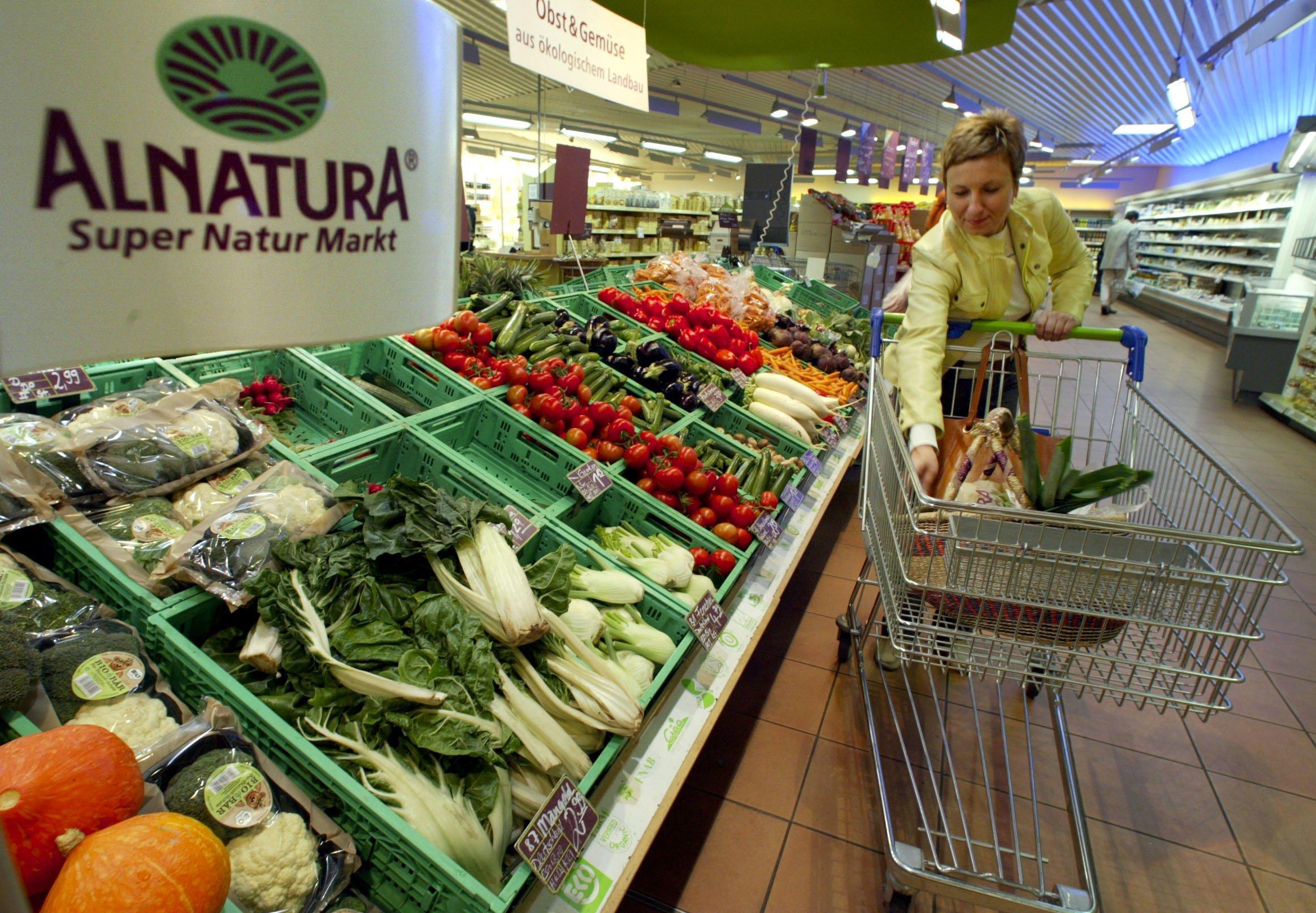 Der "Blue4est"-Kassenbon wird aus FSC-zertifiziertem Holz aus nachhaltiger Forstwirtschaft hergestellt und kommt ohne chemische Farbentwickler aus. Der umweltfreundliche Kassenbeleg kann im Altpapier entsorgt werden. Edeka, der Discounter Netto und der Bio-Händler Alnatura stellen ihre Kassensysteme auf den "Blue4est"-Kassenbon um.