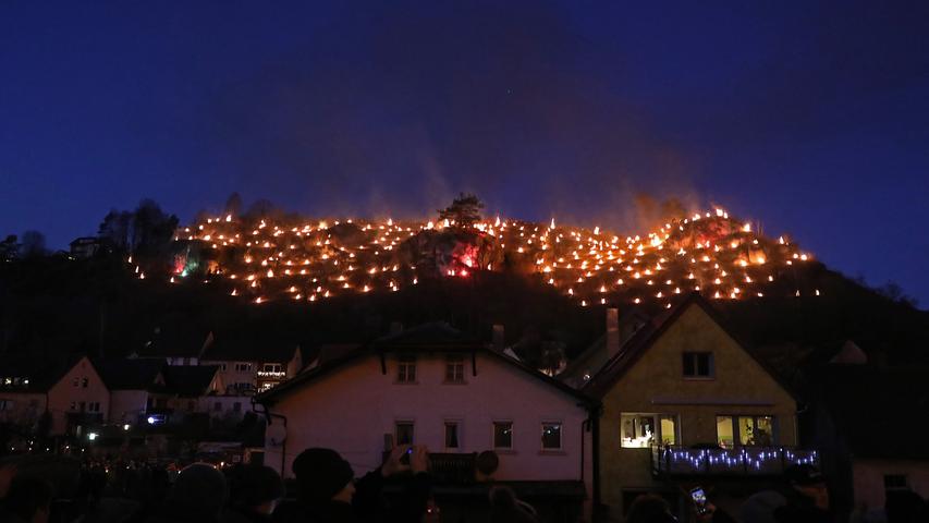 Magische Atmosphäre bei der Lichterprozession in Pottenstein