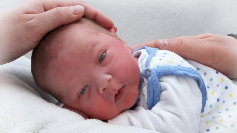 Am 2. Januar war es so weit: Zum ersten Mal blinzelte der kleine Josef in das Gesicht seiner Eltern. Er wog bei seiner Geburt 4200 Gramm und war stattliche 57 Zentimeter groß.