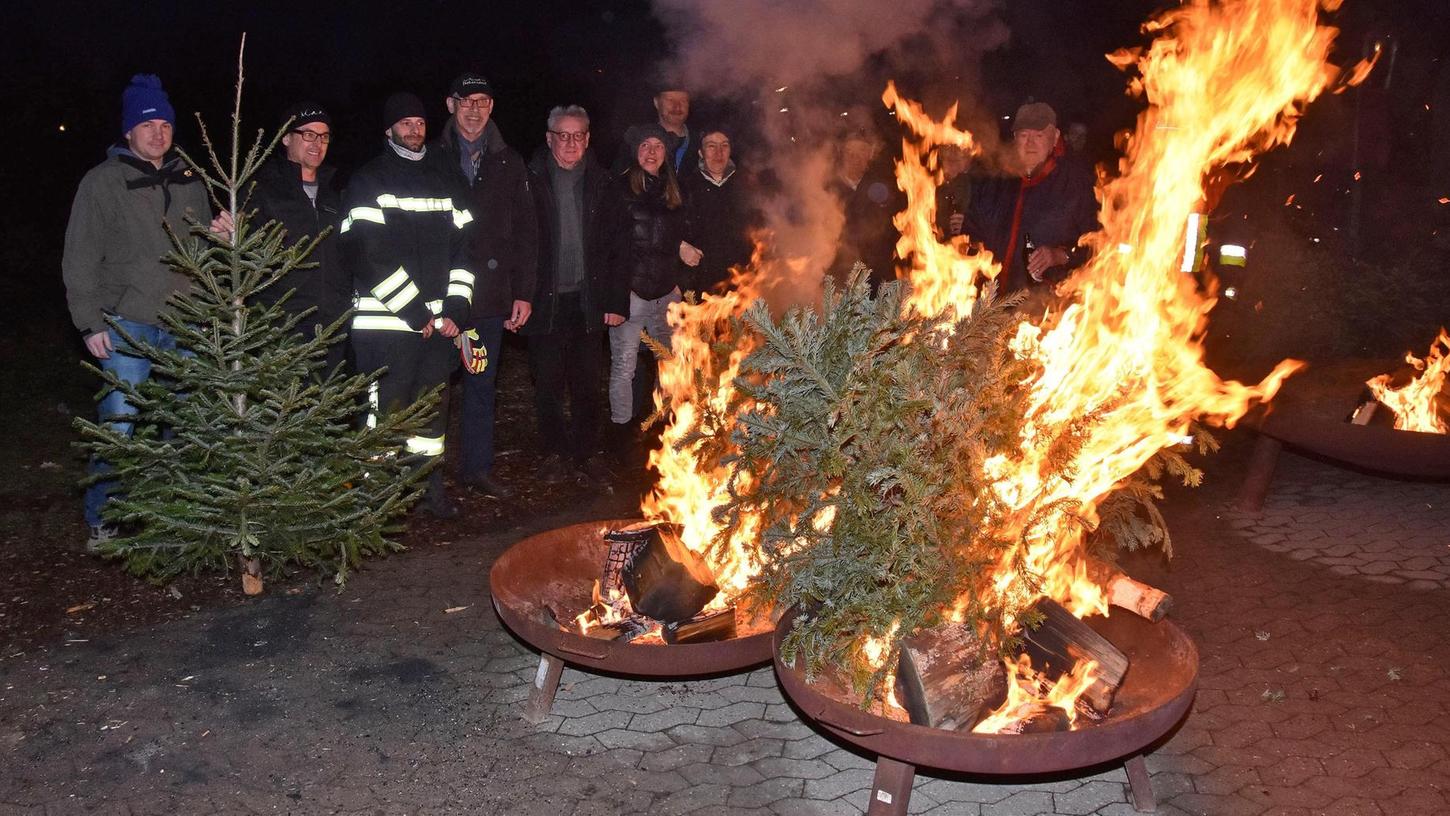 In Deberndorf brennt regelmäßig der Baum