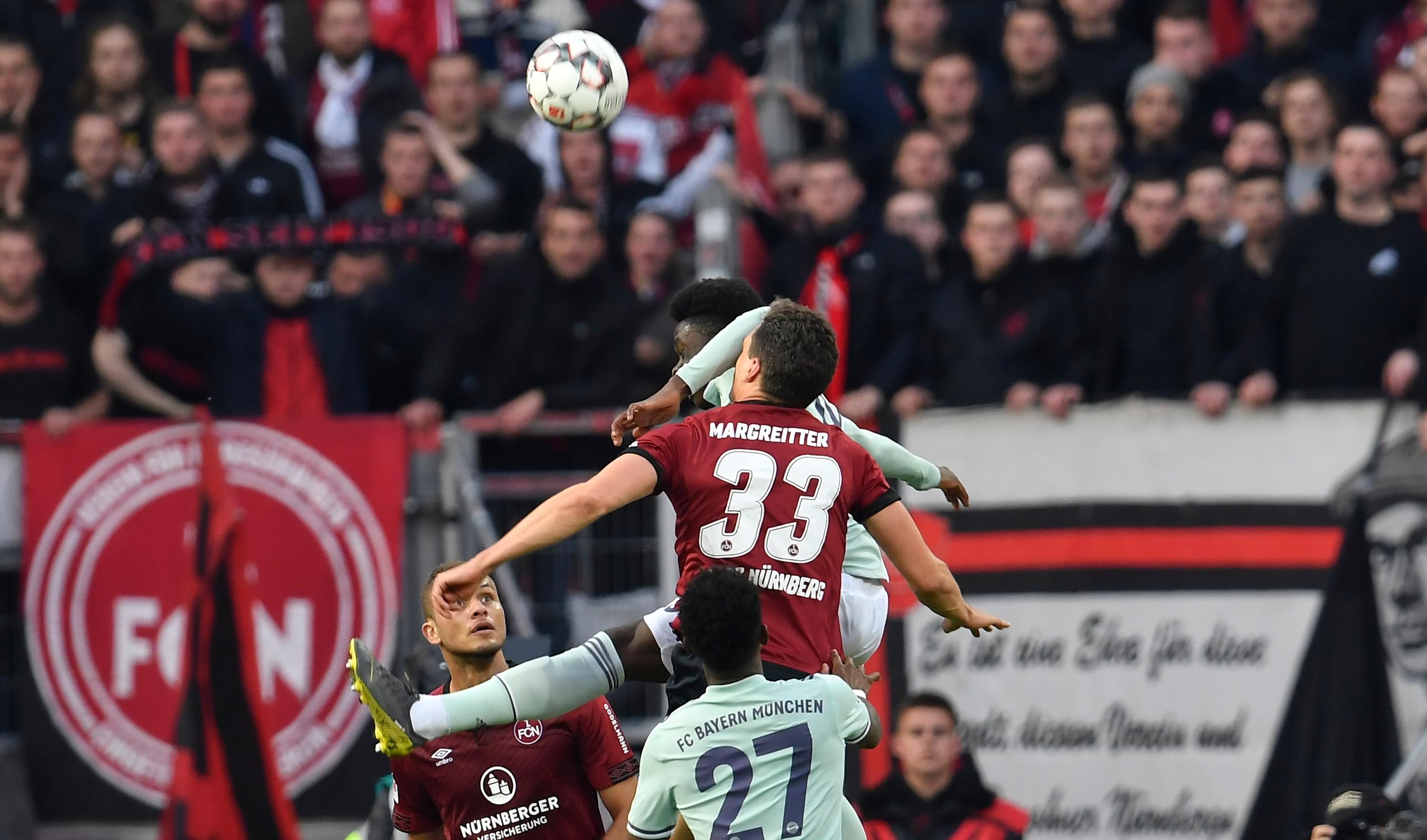 Nachdem Gnabry ausgeglichen und Bayern-Talent Davies seinen Ellbogen strafstoßwürdig im Gesicht von Georg Margreitter platziert hatte, hatte der Bundesliga-Club aus der Noris sogar die Gelegenheit, den Bayern wieder einmal so richtig in die Derby-Suppe zu spucken. Da Tim Leibold mit seinem Versuch aus elf Metern am Innenpfosten verzweifelte, glückte der ganz große Club-Coup zwar nicht. Appetit auf weitere In-die-Suppe-Spuck-Auftritte gegen die Bayern hat der FCN im April 2019 aber allemal gemacht.