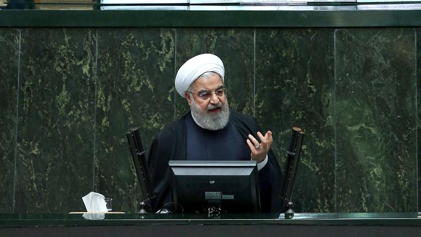 Mai 2019: Der iranische Präsident Hassan Rouhani erklärt einen Teilausstieg Irans aus dem internationalen Atomabkommen und setzt die dort verbliebenen Staaten (u.a. Deutschland, Russland, China) und die EU unter Druck. Rouhani fordert in einem Schreiben binnen 60 Tagen neue Bedingungen für das Abkommen. Im Zuge der Erklärung verhängt die US-Regierung Wirtschaftssanktionen gegen die Islamische Republik.