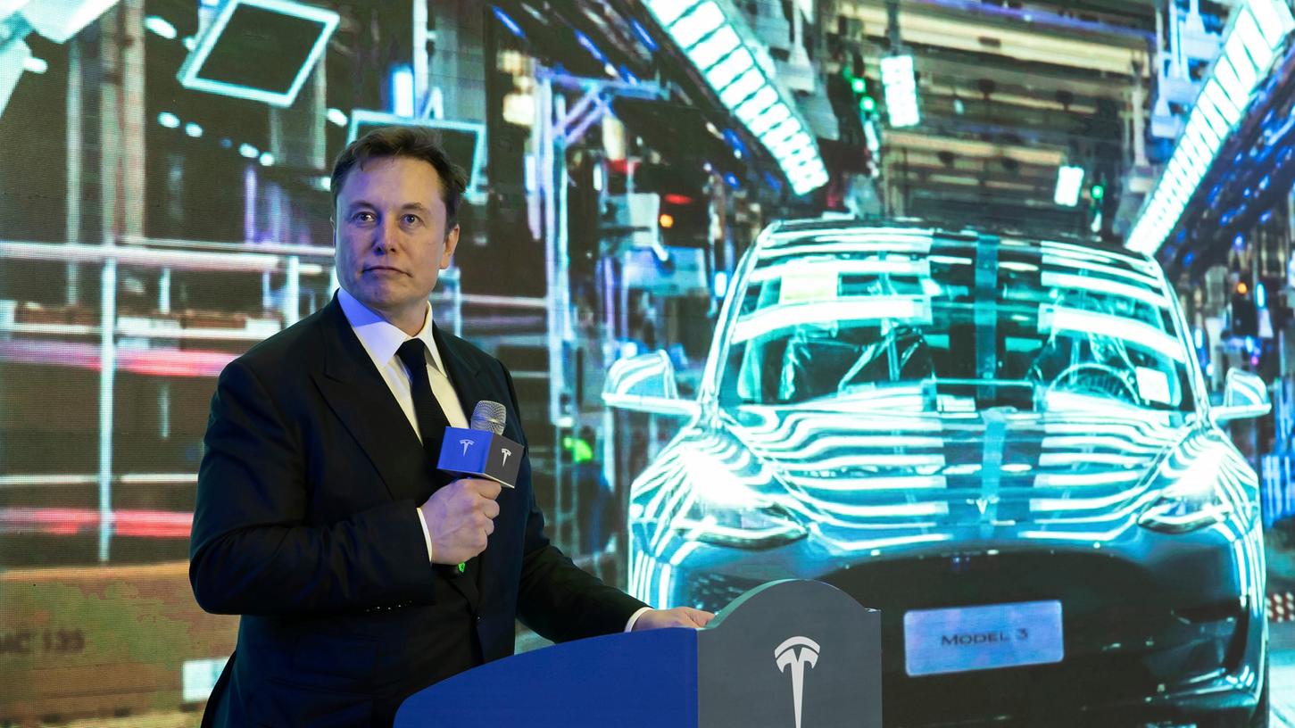 Futuristische Ideen: Elon Musk und sein Unternehmen liefern moderne E-Autos in alle Welt.