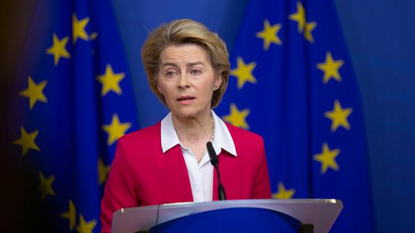 Januar 2020: EU-Kommisionspräsidentin Ursula Von der Leyen veruteilt nach einer Sondersitzung der EU-Kommission in Brüssel die Welle der Gewalt im Nahen Osten. Nach den iranischen Angriffen auf Militärstützpunkte im Raum Erbil ruft Von der Leyen zu einem Ende der Gewalt auf. Die deutschen Bundeswehrsoldaten, die in der Nähe der Basis stationiert sind, seien wohlauf, bestätigt ein Sprecher des Einsatzführungskommandos. Der EU-Außenbeauftragte Josep Borrell lädt den iranischen Außenminister zu einem Treffen nach Brüssel ein.