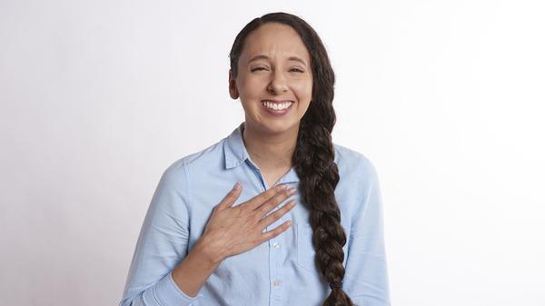 Ein Begriff, der nicht wirklich eine Beleidigung oder ein Schimpfwort ist, trotzdem aber in einen negativen Kontext gesetzt werden kann: Ein "Diddlasbaddscher" ist der fränkische Begriff für einen "Busengrapscher". Damit wird in der Regel die auf dem Foto dargestellte Handlung beschrieben.