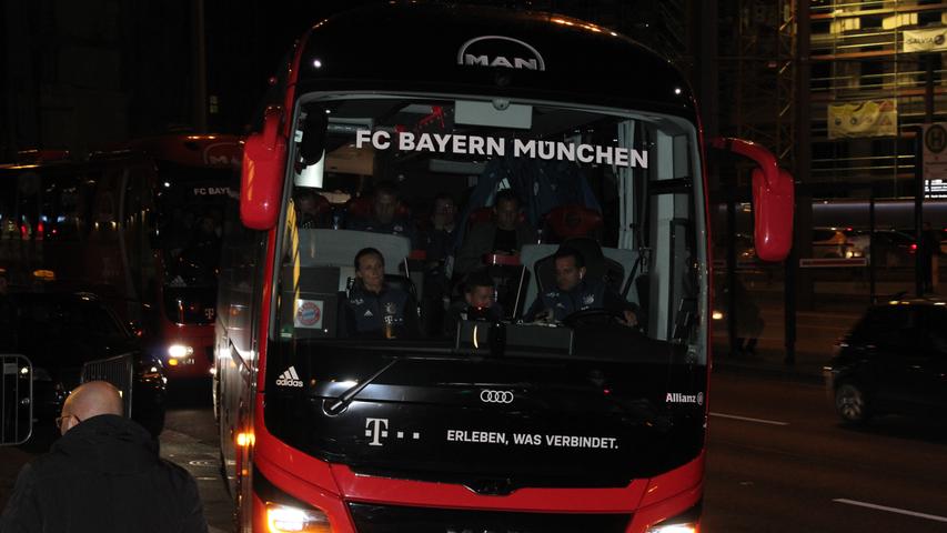Ein Starensemble in Nürnberg - Die Ankunft des FC Bayern München