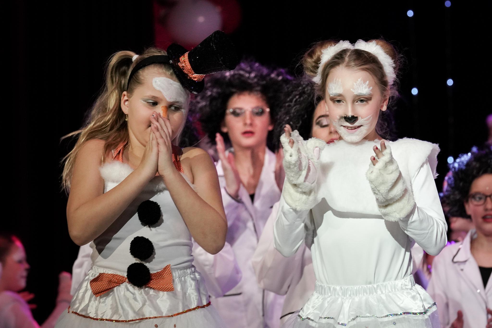 Büttenreden und wilder Tanz Cyrenesia Zirndorf lud zur Prunksitzung