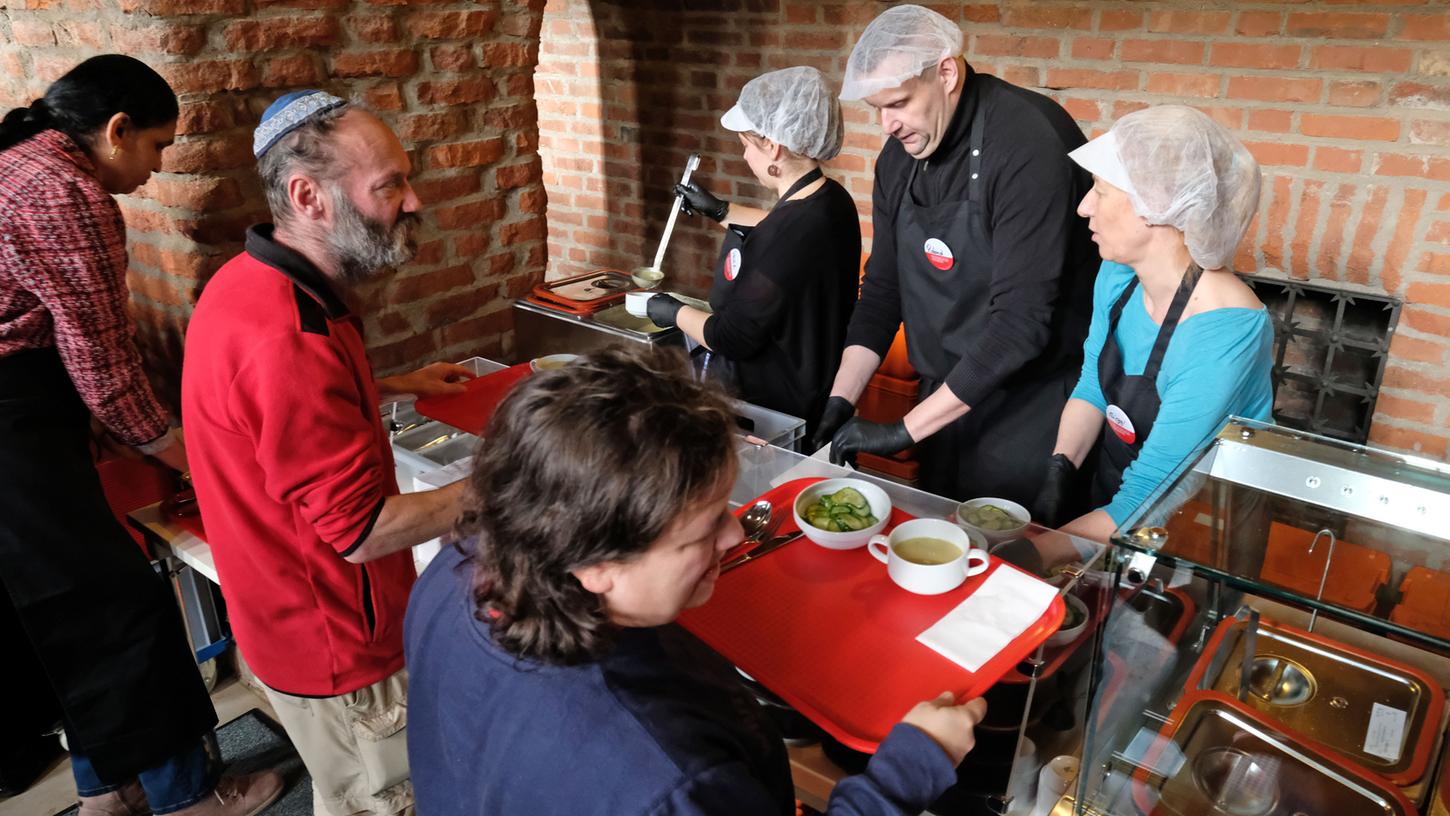 Vesperkirche Nürnberg: Am letzten Tag gab es Kaiserbraten mit Klösen oder Eierravioli mit Spinatfüllung.