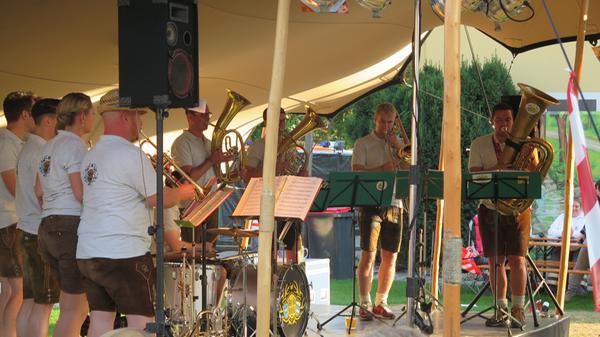 Mundart sollte das Thema beim "Hopfenpflücker Festival" am Freitag und Samstag, 17./18. Juli 2020, im Brauereigutshof Pyras werden. Leider kann dort in diesem Jahr vermutlich nicht live aufgespielt werden.