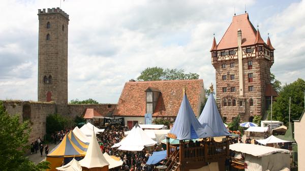 Ein Renner sind die Burgenfestivals vom Concertbüro Franken – das in der Regel ganz fix ausverkaufte "Feuertanz"-Festival vorneweg. Leider müssen Fans in diesem Jahr wahrscheinlich auf das beliebte Event verzichten.
