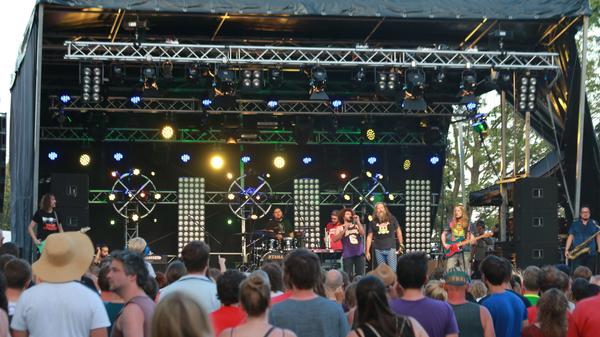 Von der Maßnahme betroffen ist auch das Weinturm Open Air. Es sollte vom 31. Juli bis 2. August in Bad Windsheim stattfinden. Derweil planen die Veranstalter bereits eine Verschiebung in das nächste Jahr.