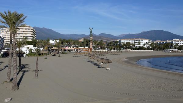 Zwar erwarten die Cluberer keine hochsommerlichen Temperaturen, das Wetter ist aber angenehm und zum Trainieren beinahe perfekt. In der kommenden Woche soll es jeweils zwischen 16 und 18 Grad warm werden, meist sonnig oder Sonne und Wolken. Erst am Wochenende ist etwas Regen angekündigt.