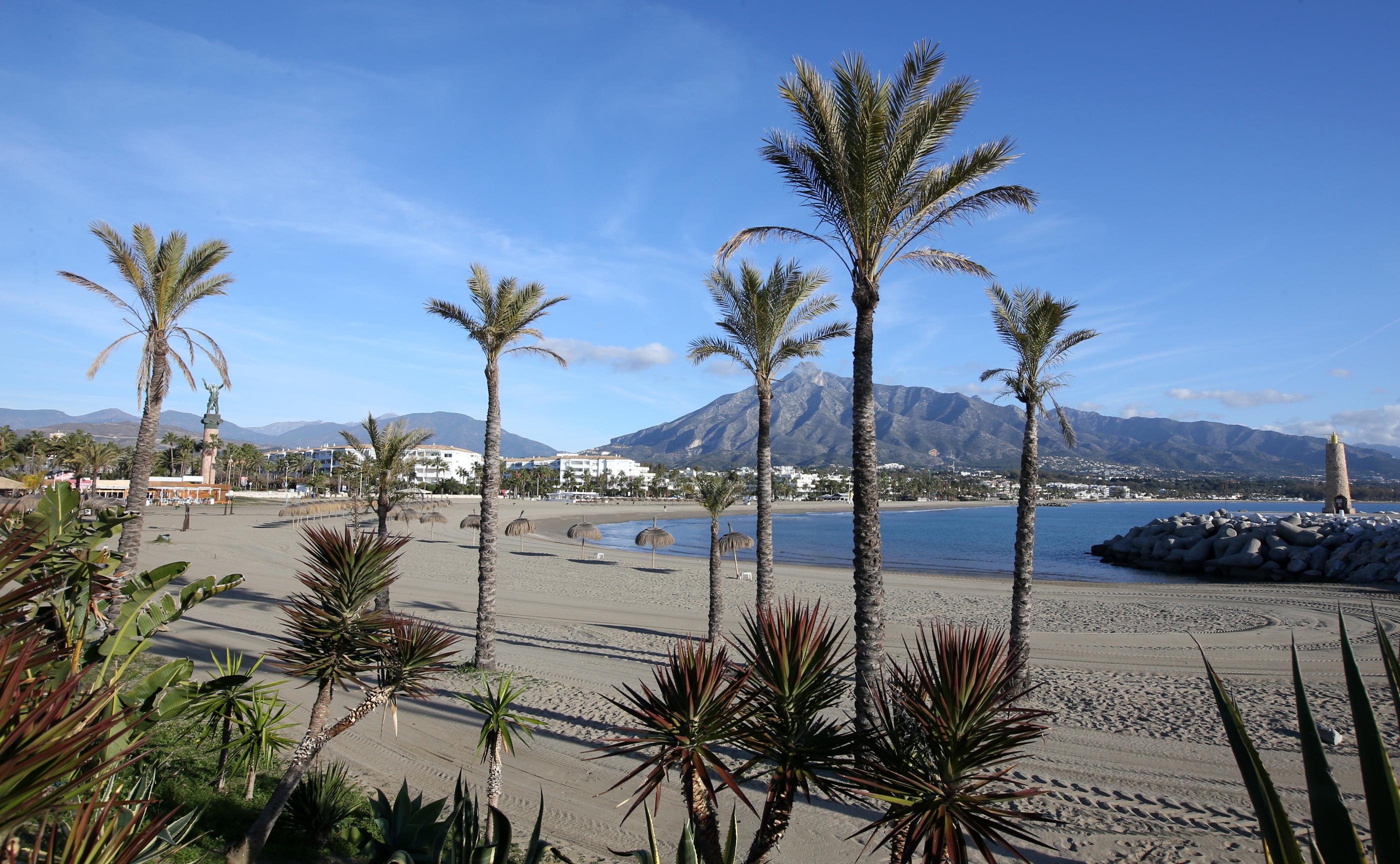 Sicherlich wird sich der FCN aber nicht nur auf der Hotelanlage aufhalten, sondern auch mal einen Ausflug zum Strand wagen. Eine erste Runde gingen die Profis schon in der Gegend joggen.