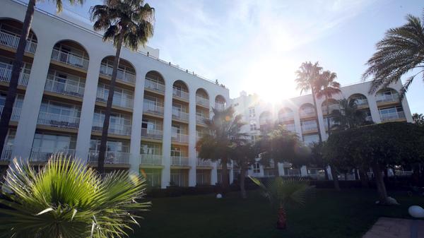 Im Hotel werden die Spieler nicht nur von einer gehobenen Küche im hoteleigenen Restaurant versorgt, es gibt auch drei Tagungsräume, in denen sich der Club neben den körperlichen Einheiten auch taktisch auf den Ligaauftakt im neuen Jahr vorbereiten kann.