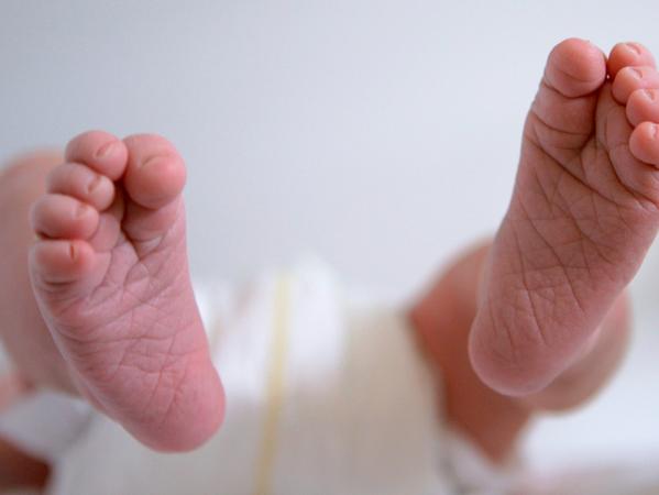 Das bislang leichteste überlebende Neugeborene wurde 2015 in der 26. Schwangerschaftswoche mit einem Gewicht von 229 im westfälischen Witten geboren.