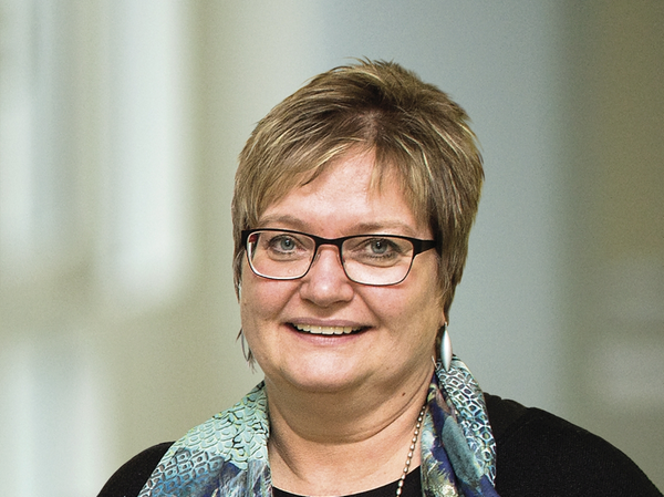 Judith Peltner ist gelernte Kinderkrankenschwester. Seit 1990 arbeitet sie als Pflegedienstleitung und ist auch für die Klinik für Neugeborene, Kinder und Jugendliche zuständig. Judith Peltner ist gelernte Kinderkrankenschwester. Seit 1990 arbeitet sie als Pflegedienstleitung und ist auch für die Klinik für Neugeborene, Kinder und Jugendliche zuständig.