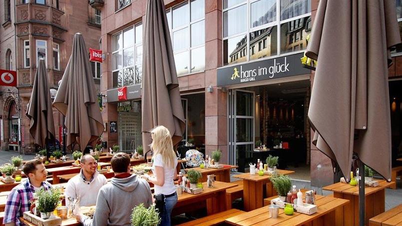 In Nürnberg hat die Kette Hans im Glück mit ihrem Sitz in der Königstraße einen attraktiven Standort.