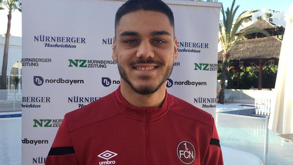 Gut gelaunt beim Keller-Club: Konstantinos Mavropanos stellt bei Nürnbergs Abstiegskämpfern im Abwehrverbund eine weitere Option dar.