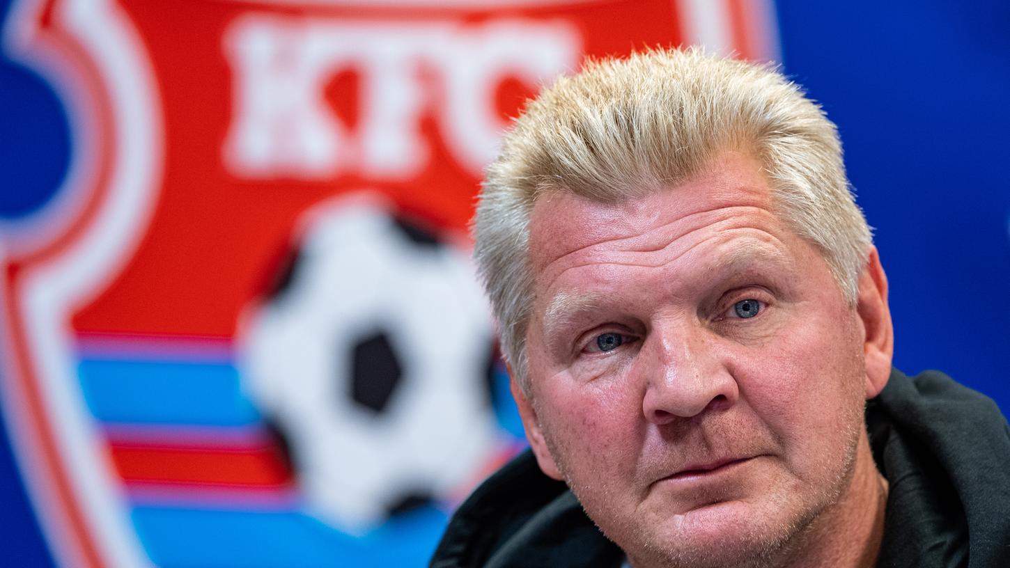 Die Zeit in Uerdingen ist für Stefan Effenberg zwar schon lange vorbei - trotzdem beobachtet der einstige Nationalspieler das Geschehen im deutschen Fußball weiterhin ganz genau.
Die Zeit in Uerdingen ist für Stefan Effenberg zwar schon lange vorbei - trotzdem beobachtet der einstige Nationalspieler das Geschehen im deutschen Fußball weiterhin ganz genau.