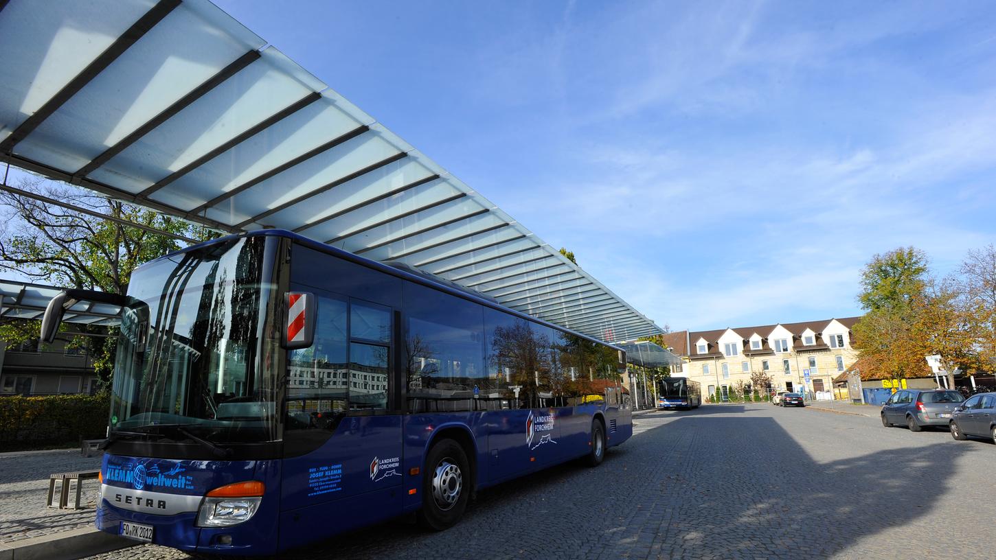 Der Zentrale Omnibusbahnhof am Bahnhof Forchheim ist neben dem Paradeplatz die zentrale Schnittstelle für den Busverkehr in der Stadt und im Landkreis Forchheim.