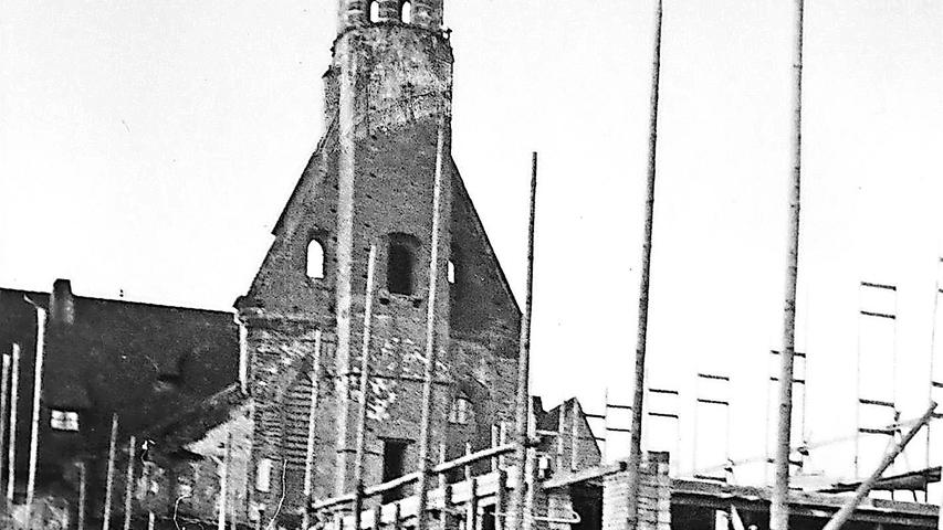 Die Heilig-Geist-Kirche wurde im Zweiten Weltkrieg zerstört. Die evangelische Kirche baute ein Wohnheim für Studenten, statt das Gotteshaus zu rekonstruieren.