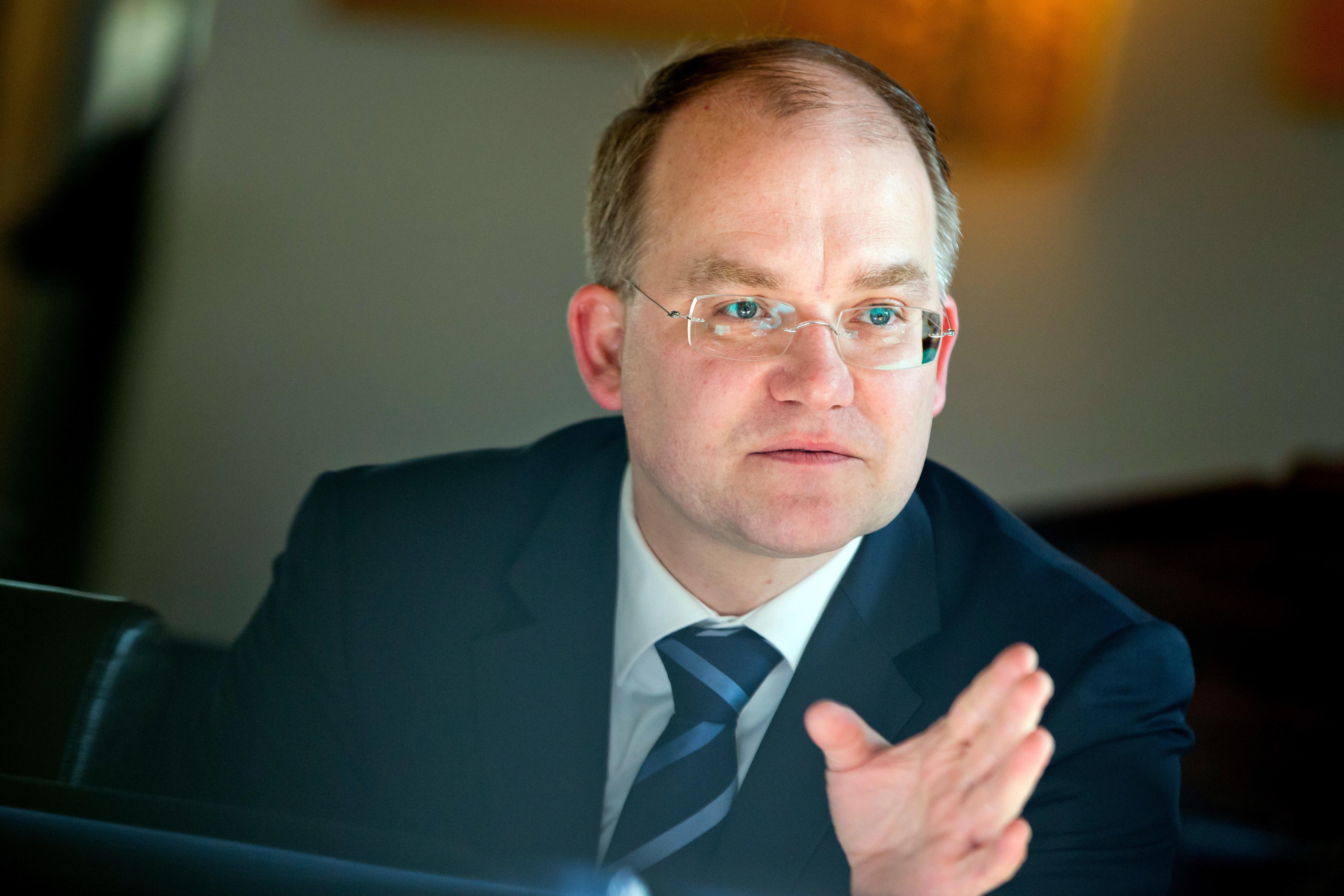 Auch Sebastian Brehm hat es wieder geschafft: Entgegen aller Prognosen, die im strukturell eher linken Wahlkreis Nürnberg-Nord seine Konkurrentinnen Gabriela Heinrich (SPD) oder Tessa Ganserer (Grüne) vorne sahen, bekam am Ende doch Brehm die meisten Stimmen. Der 49-jährige Inhaber einer Steuerkanzlei  holte schon 2017 das Direktmandat für die CSU, nun verteidigte der Finanzexperte das direkte Ticket nach Berlin. Vorher war er von 2002 bis 2018 im Stadtrat, von 2009 bis 2017 amtierte er als Fraktionsvorsitzender der Rathaus-CSU. 