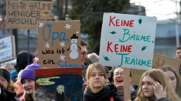 Im Januar 2019 gründete sich in Erlangen eine lokale Gruppe von Fridays for Future. Zum einjährigen Bestehen gab es eine Demo und eine Kundgebung vorm Rathaus.