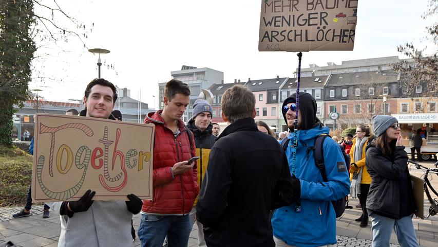 Im Januar 2019 gründete sich in Erlangen eine lokale Gruppe von Fridays for Future. Zum einjährigen Bestehen gab es eine Demo und eine Kundgebung vorm Rathaus.